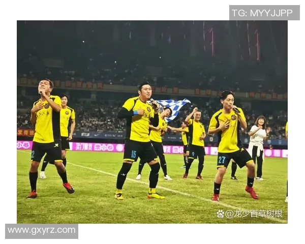 群星闪耀绿茵盛宴 足球传奇齐聚共燃激情时刻 群星闪耀绿茵盛宴 足球传奇齐聚共燃激情时刻