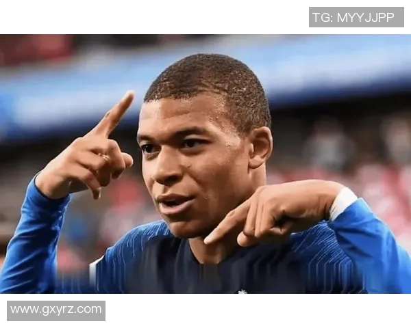 足球场上的英雄时刻 球星们为梦想与坚韧书写感人篇章