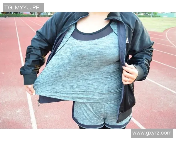 足球球星翘臀风采展示 引领运动与时尚的完美融合 足球球星翘臀风采展示 引领运动与时尚的完美融合